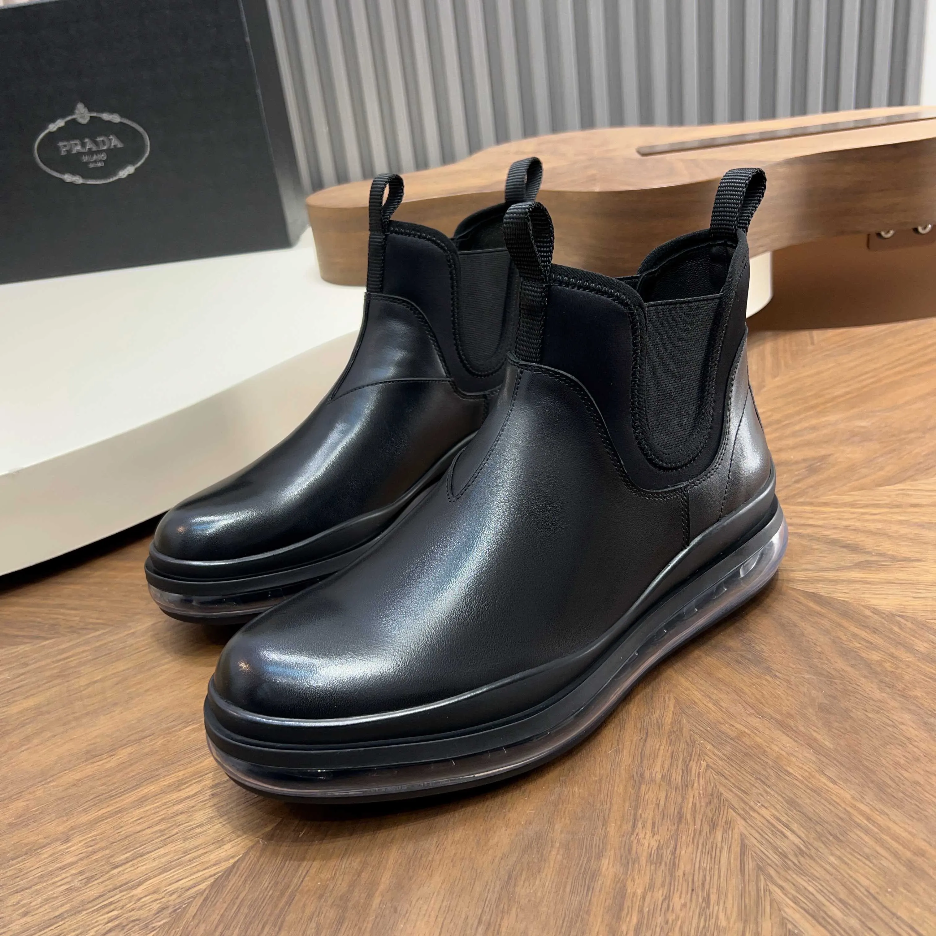 Men's shoes 💰 1000 Prada/Prada Italian show version Pure original men's high-top slip-on air cushion shoes Original super flexible air cushion outsole Silver label PRADA letter logo decoration on the heel Rubber bottom layer High comfort Excellent anti-slip performance Imported waxed cowhide Leather is smooth Leather holes are fine and even Super good texture Slip-on design Geometric carving decoration Novel and unique Full calf leather lining Standard gold-labeled feet. Fine workmanship. Ignore market currency. Support comparison inspection. Size: 38-39-40-41-42-43-44. Standard leather shoe size 45. Order